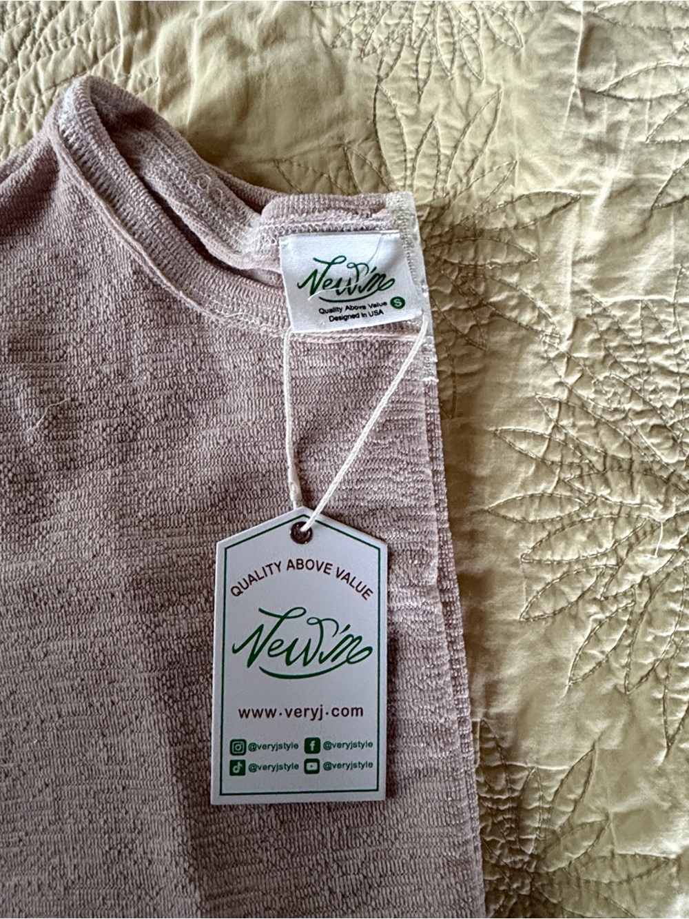 Light weight Chic style tee - Picture 4 of 6